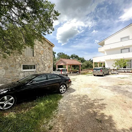 Apartman Mia - With Pool Marina