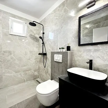 Mia - With Pool Apartman