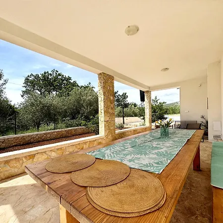 Apartman Mia - With Pool Marina
