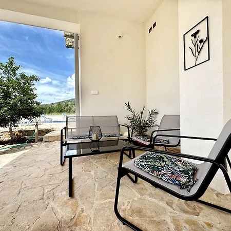 Mia - With Pool Apartman